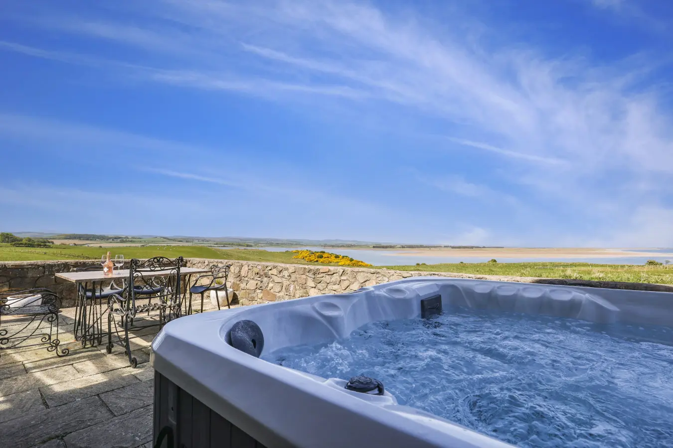 Budle newton ss.webp