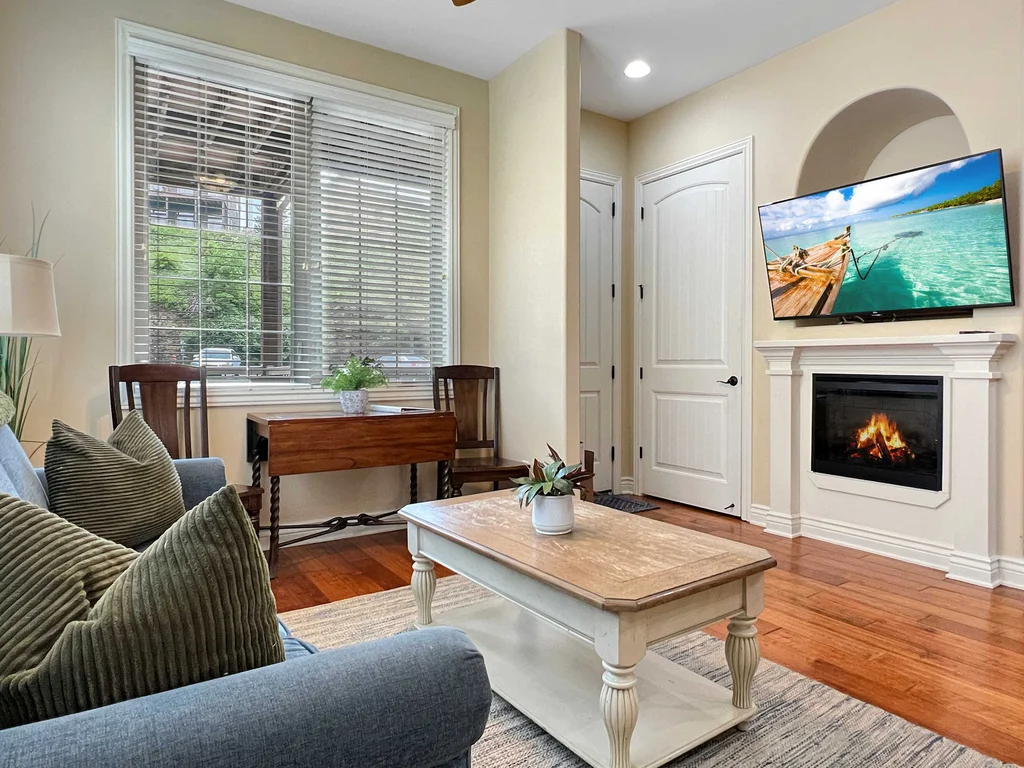 L-7 Close to SDC, lakeview clean and cozy