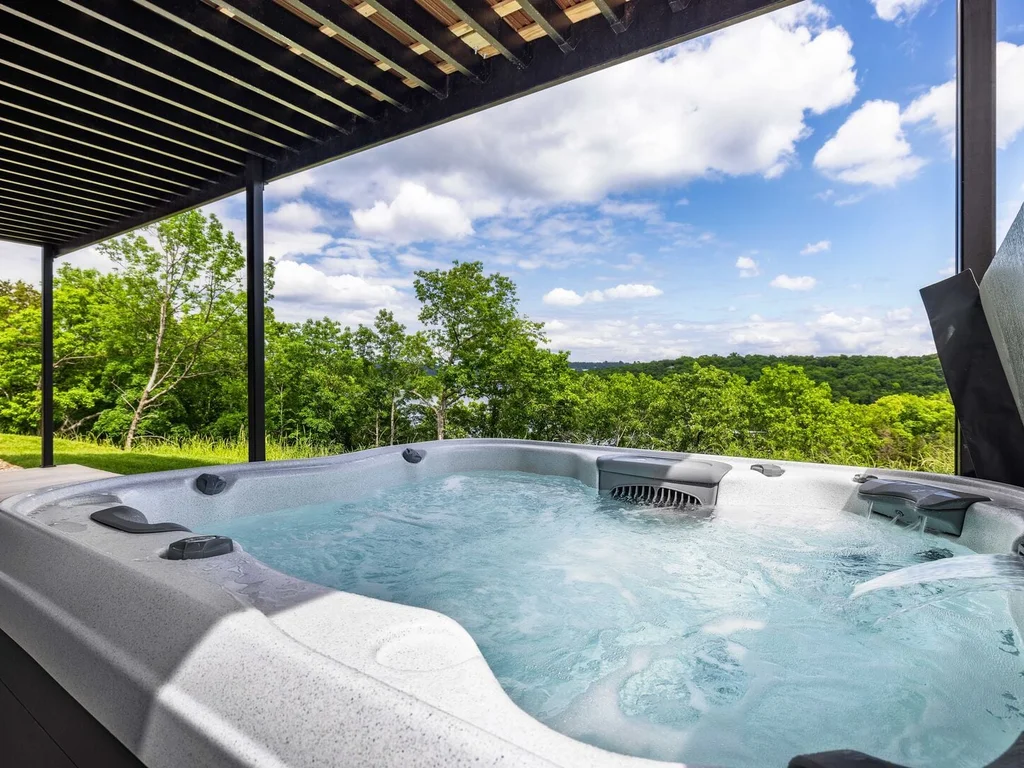 Style & Splash: The Ultimate Lake House Experience