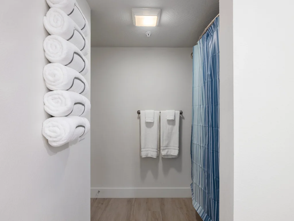 Condo with Elevator – Indoor & Outdoor Pool