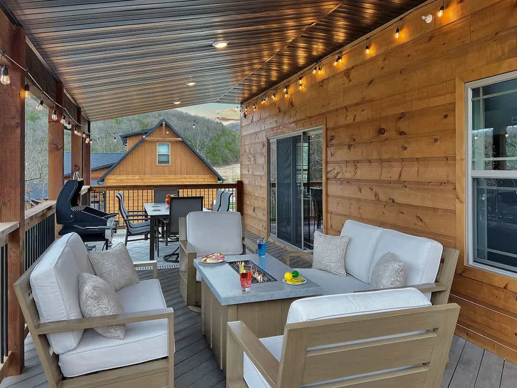 Sunset Deck Cabin- Near 76-Strip