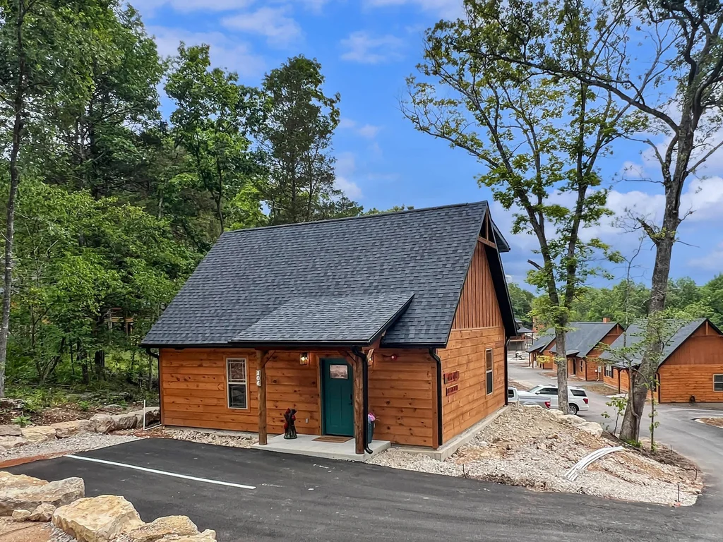 The Ozark Cabin, Trails & Views