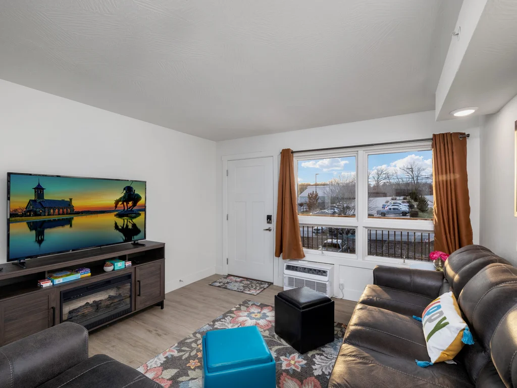 Condo with Elevator – Indoor & Outdoor Pool
