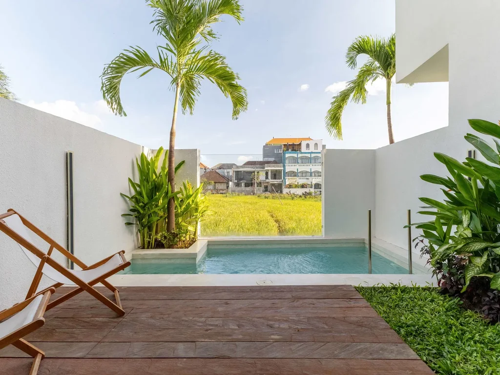 2 Bedroom Townhouse With Pool