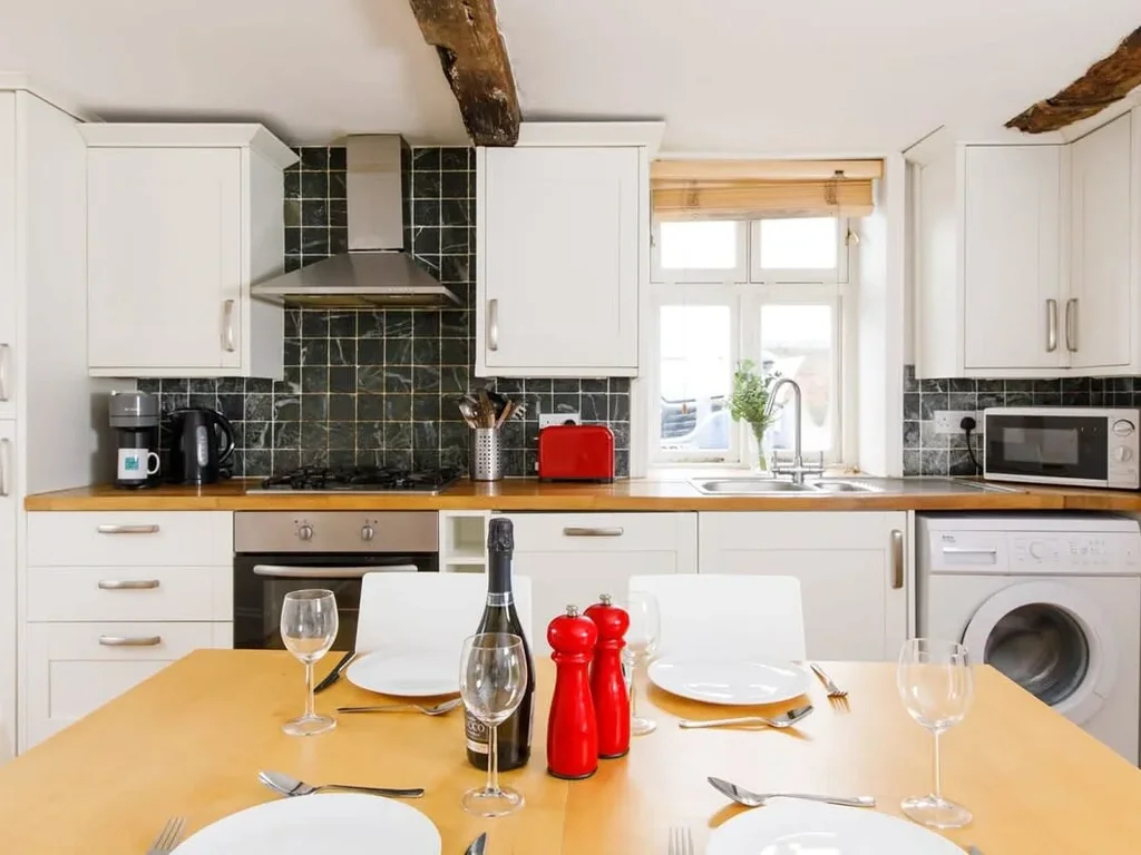Charming 4bd Townhouse right in the city centre!