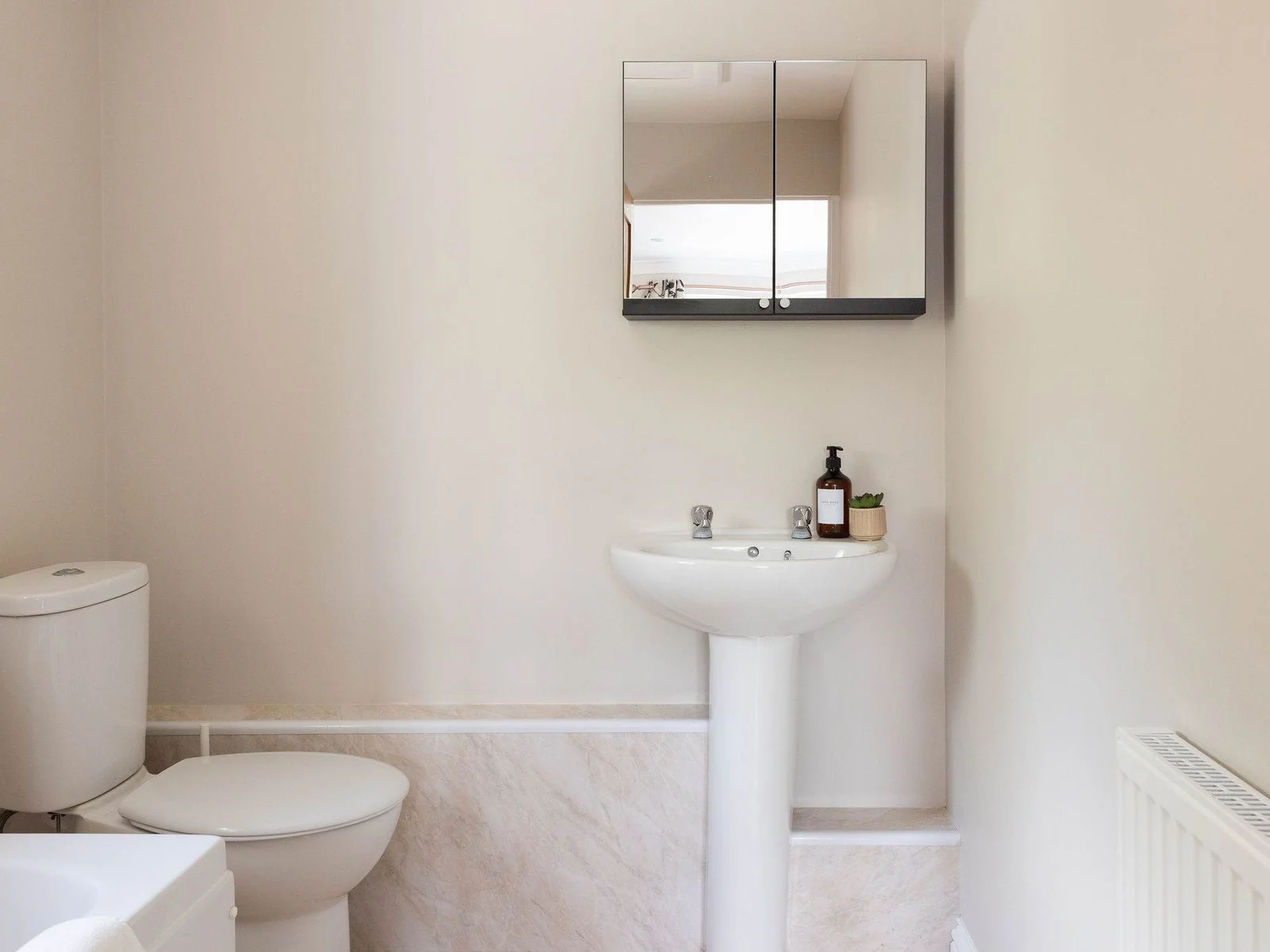 The en-suite bath also features a handheld shower, giving guests the flexibility of either a quick shower or a relaxing soak.