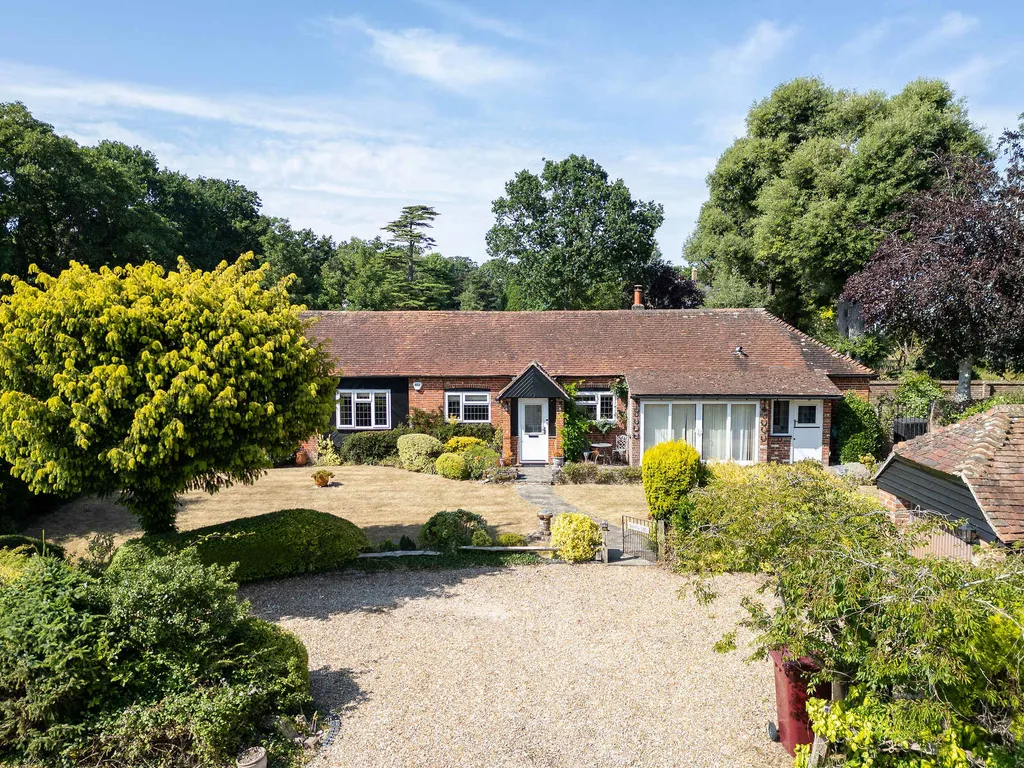 Homely Cottage for 6 Near Chichester & Goodwood