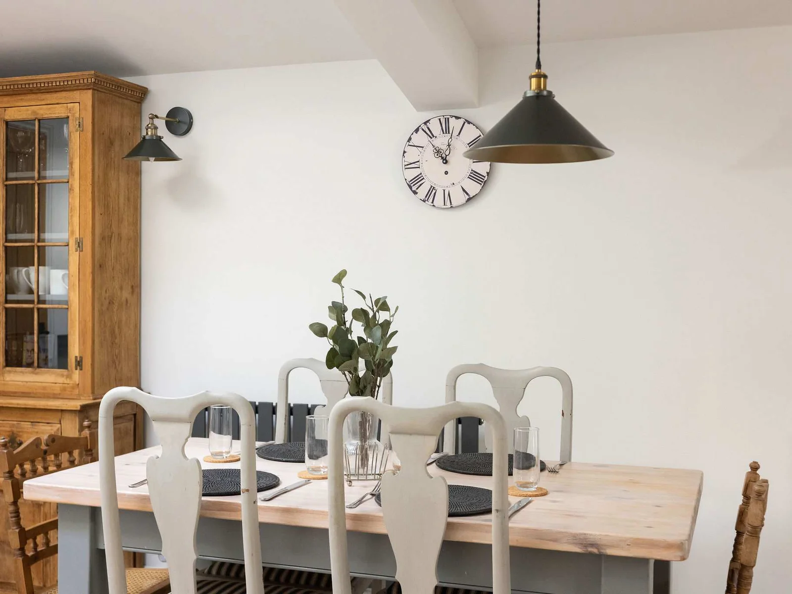 A dining table to seat all guests for breakfast, lunch and dinner!