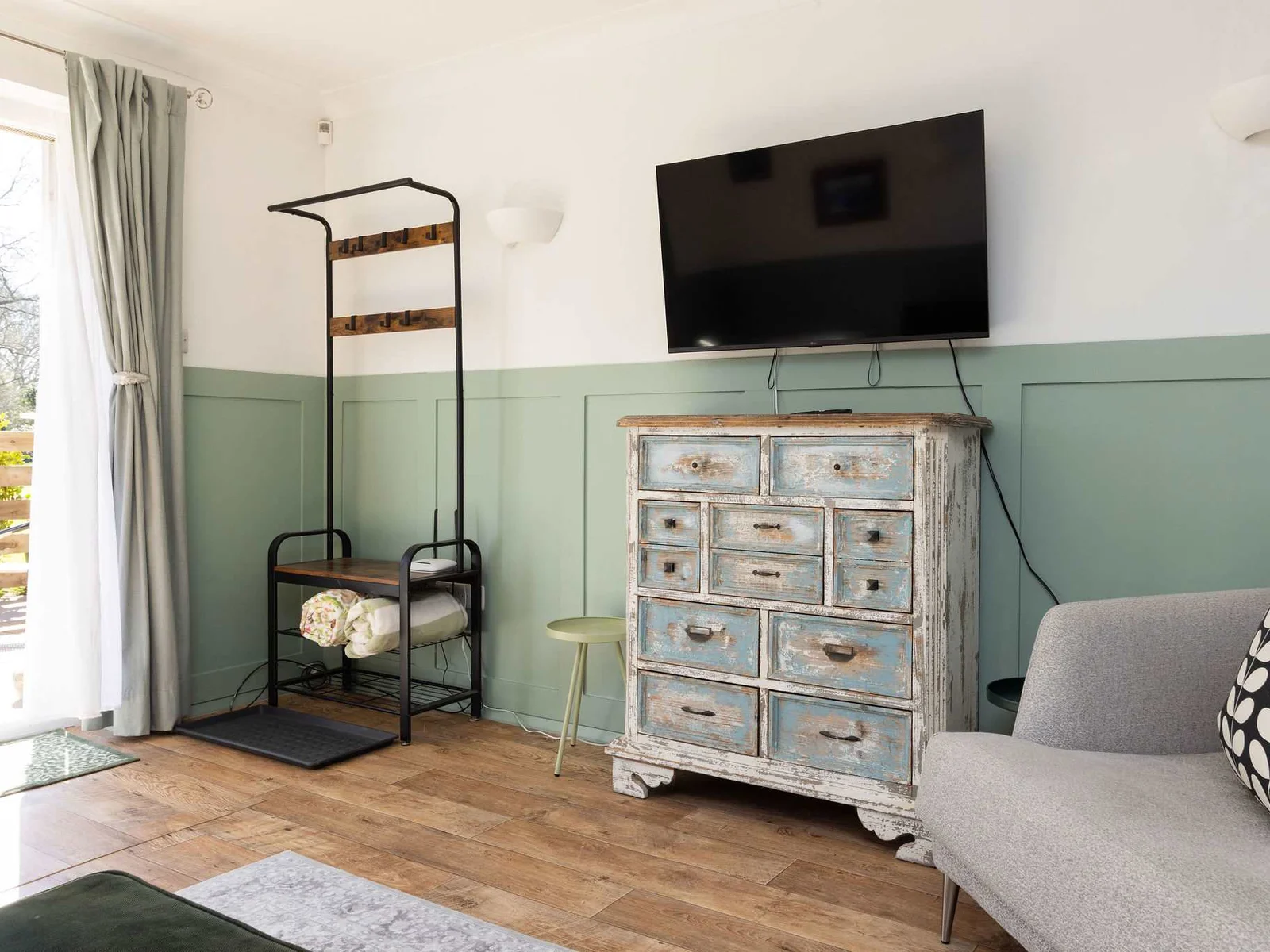 Smart TV and stylish interiors create a comfortable space to unwind after coastal walks or beach days.
