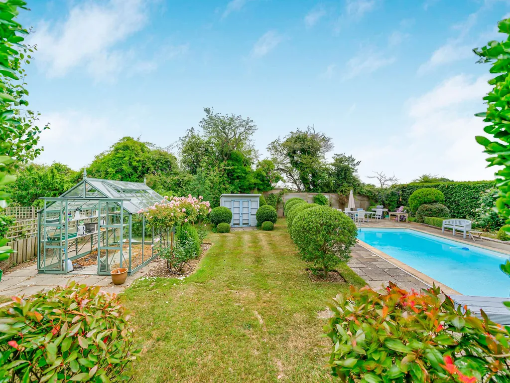 Victorian House, Sleeps 14, Pool and Gardens