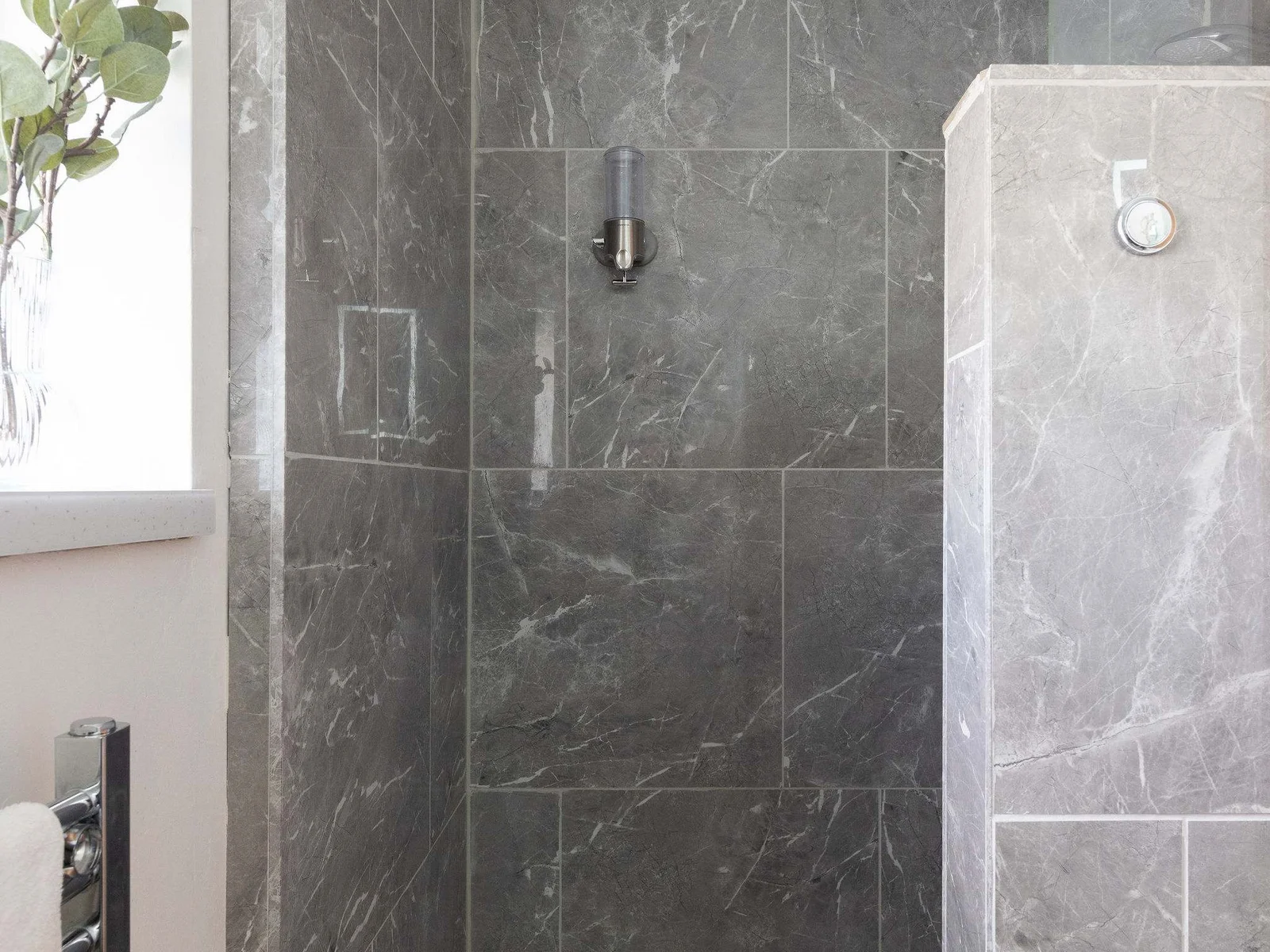 Clean, contemporary finishes make everyday routines feel easy, comfortable and well considered.