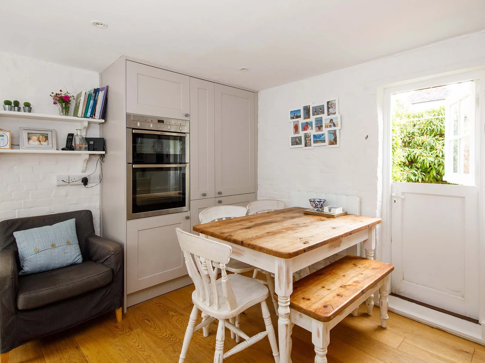 Serve those scrambled eggs, fresh orange juice, and a hot cup of coffee at the eat-in kitchen table