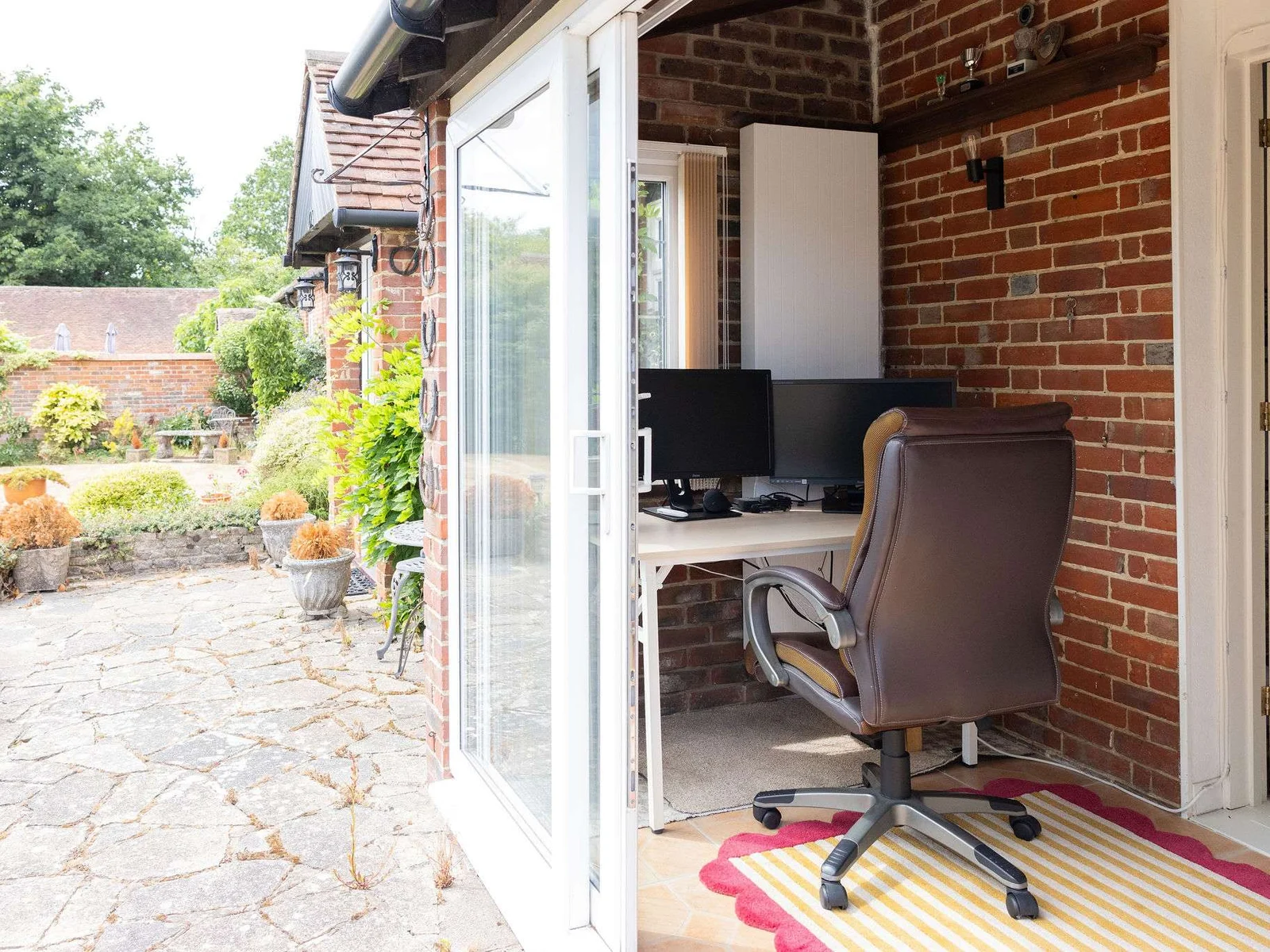 Open the patio doors and catch up on some work to the sound of bird song.