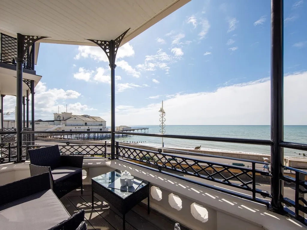 Panoramic sea views in beachfront apt w/balcony