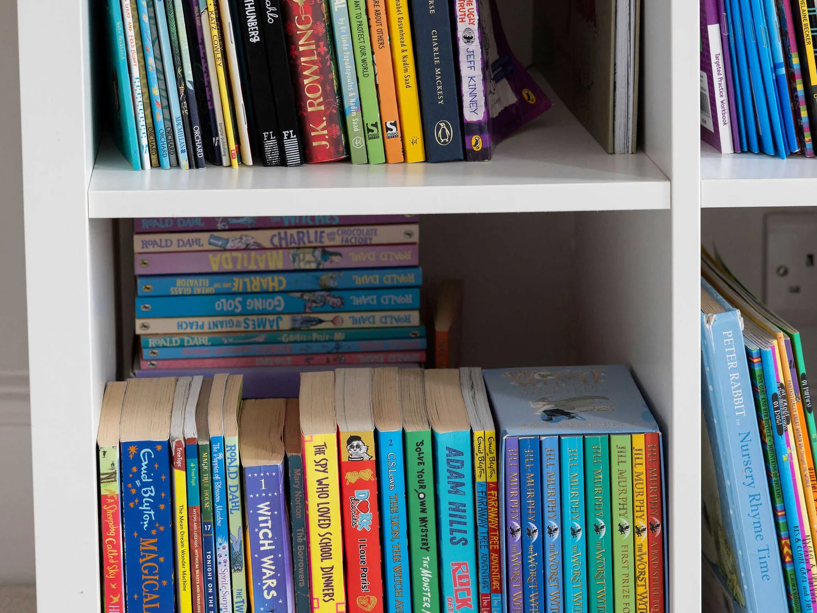 Great bookshelf with books for all children!