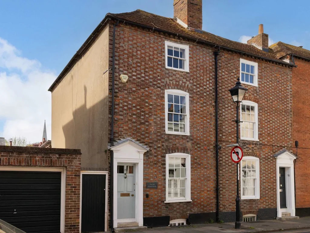 Stunning 3 Bed Georgian House in Chichester