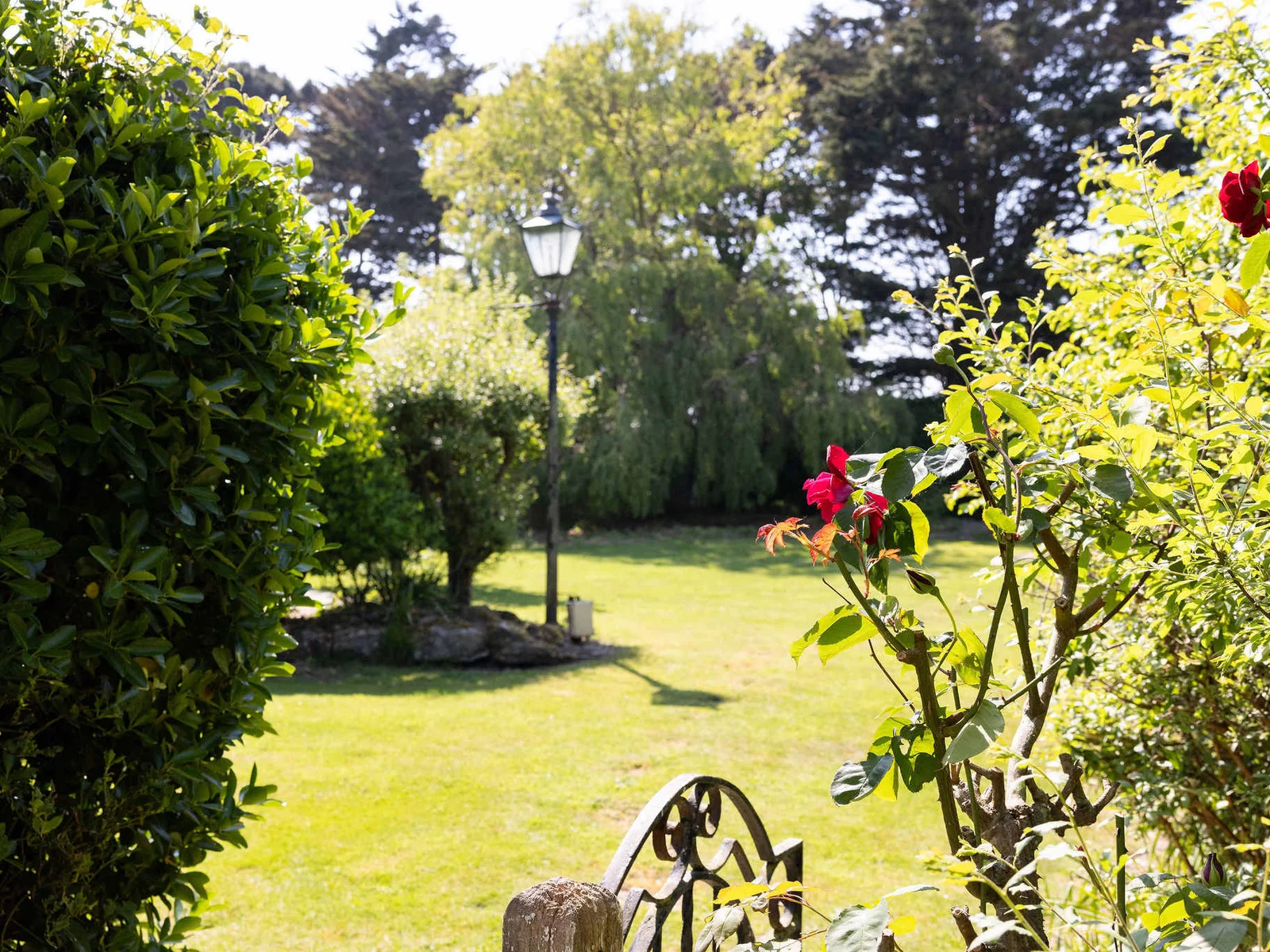 The large well-maintained private garden and expanse of green lawn!