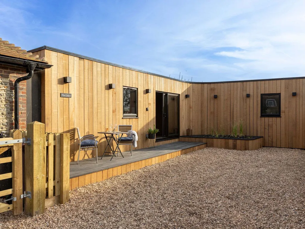 Modern 2-Bed Cabin Near West Wittering Beach