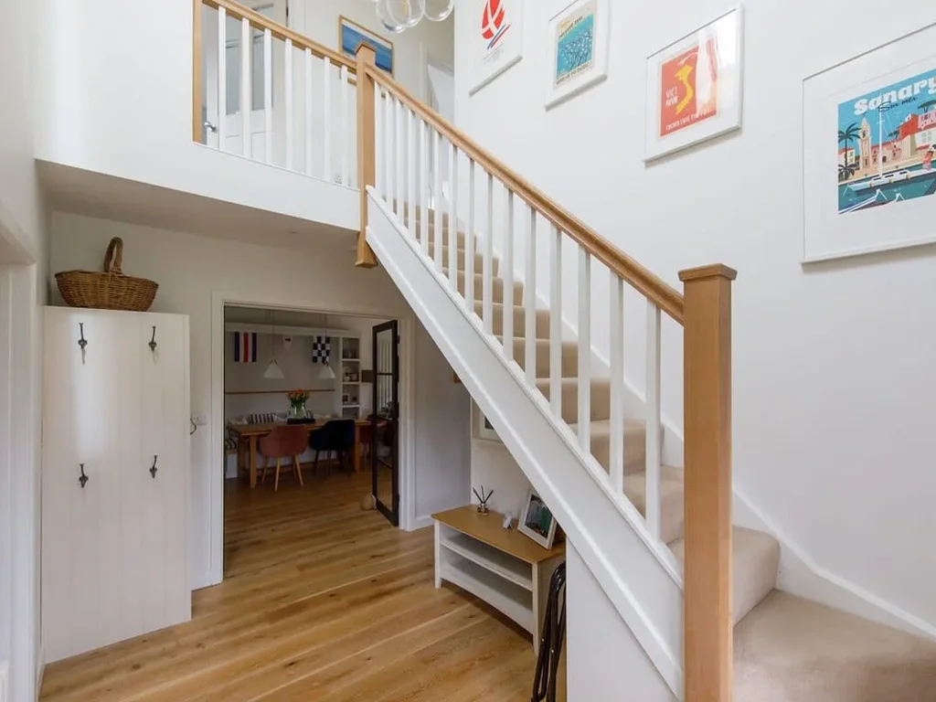 Pretty Coastal Home in Bosham, Close to Water
