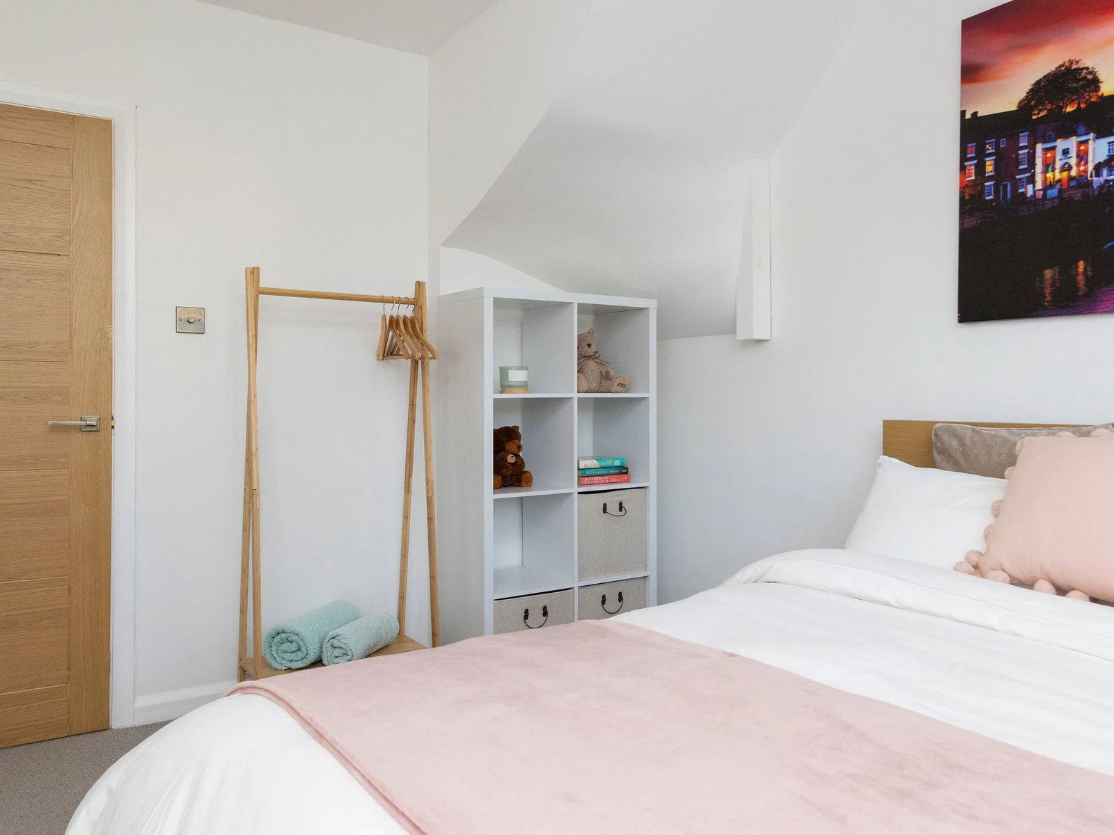 Bedroom 3 - Storage units and clothes rail for all belongings