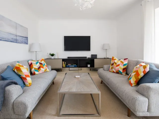 Modern & stylish seaside family home