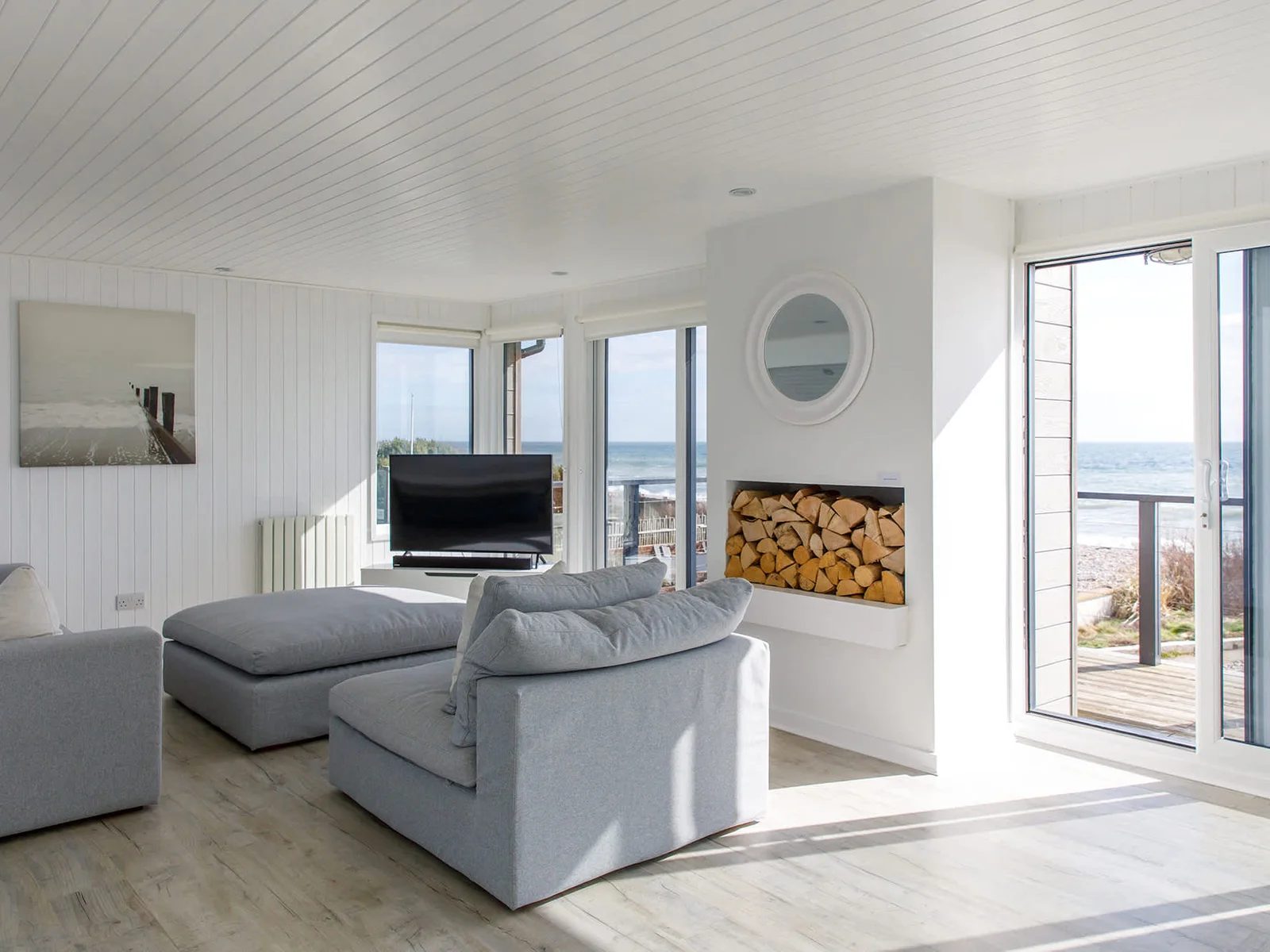 Seafront luxury at Shell Seekers. Enjoy sea views from the upstairs lounge.