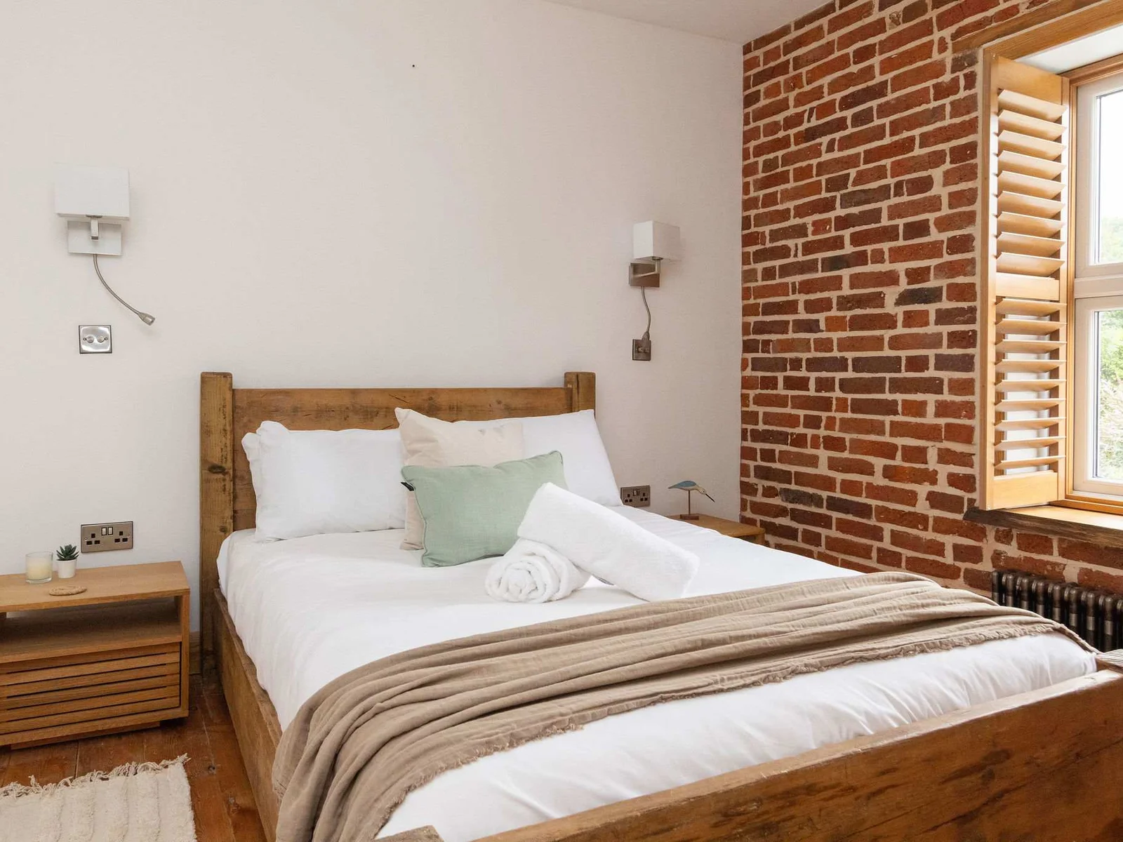 Bedroom 4- A double bed with en suite bathroom.
