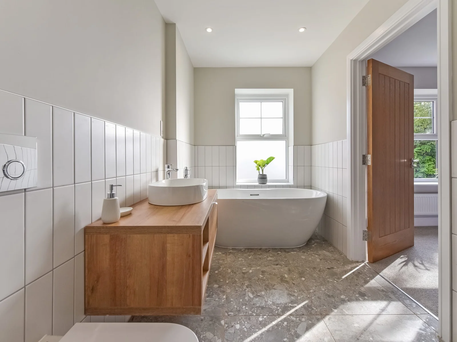 Take a soak in the freestanding bath.