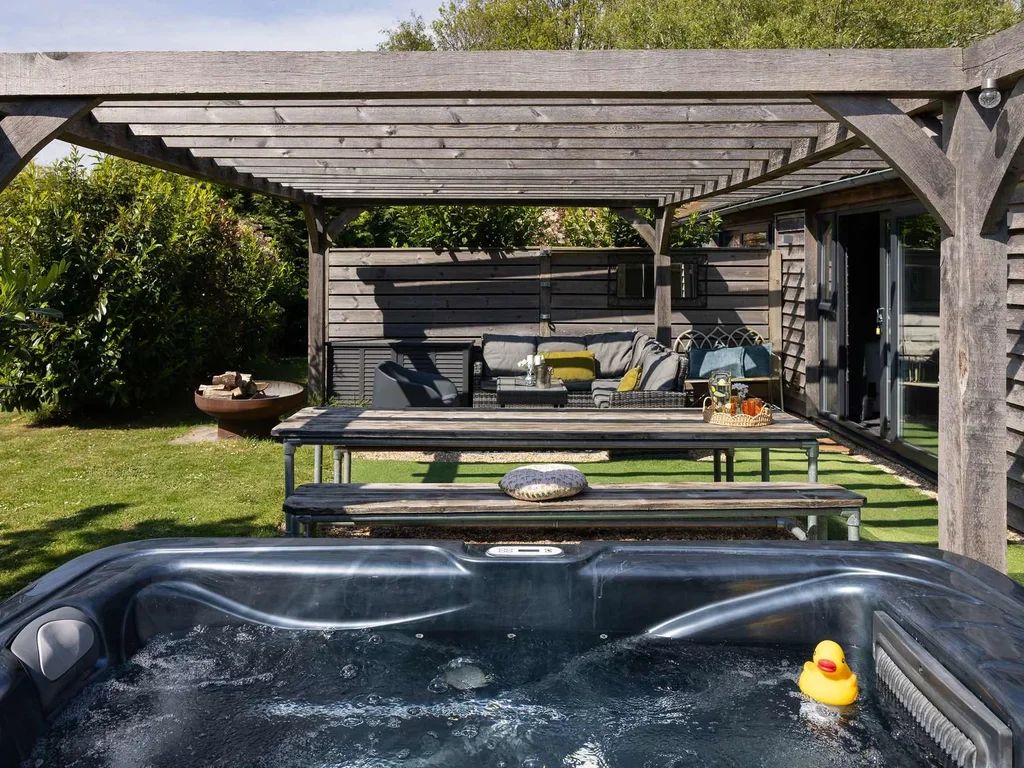 Rural Lodge Retreat with Hot Tub