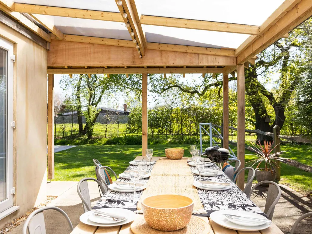 Modern 4-Bed Countryside Retreat with Garden