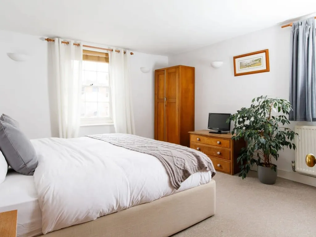 Charming 4bd Townhouse right in the city centre!