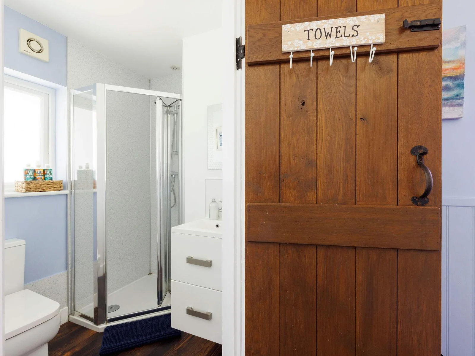 This property has all your home from home comforts.