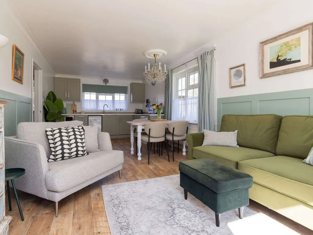 Stylish One Bed Annexe Near Marina and Beaches