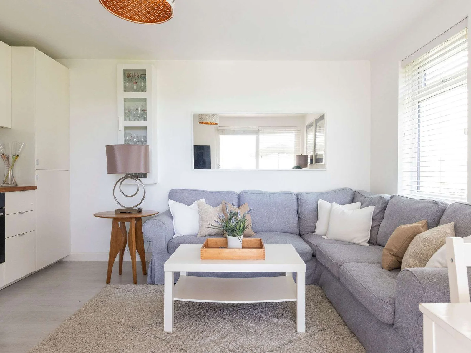 A bright and cosy living space with a modern touch, perfect for relaxing in style!