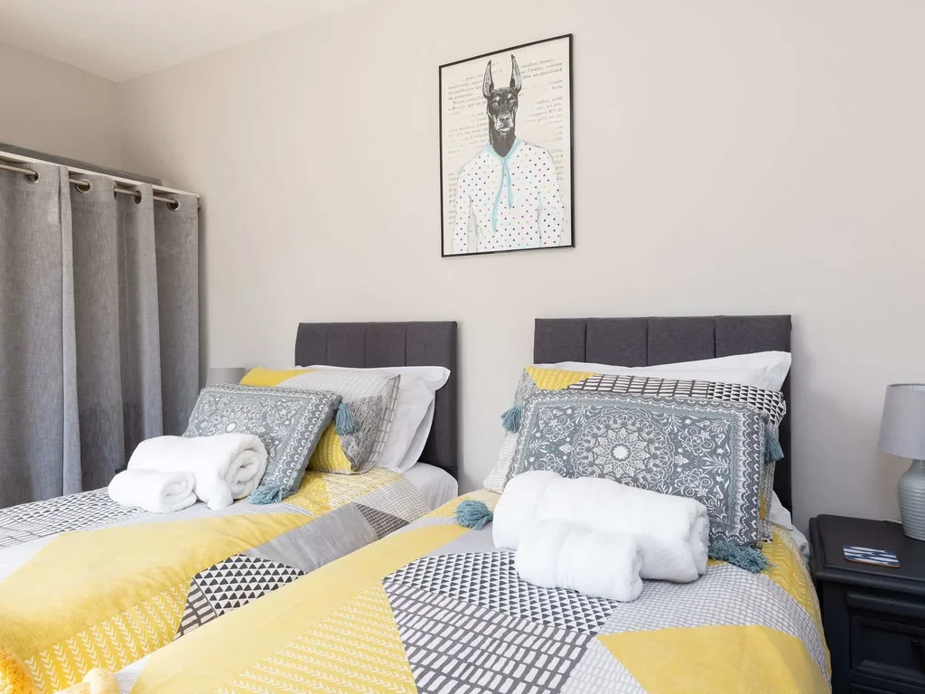Bright 2-Bed Apartment Near East Wittering Beach
