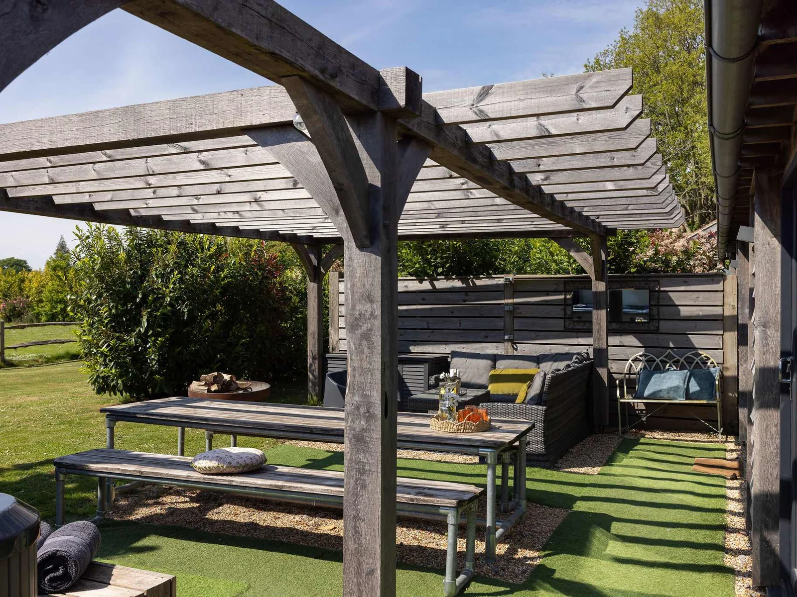 Dine al fresco with family and friends in your own private, sun-drenched countryside courtyard.