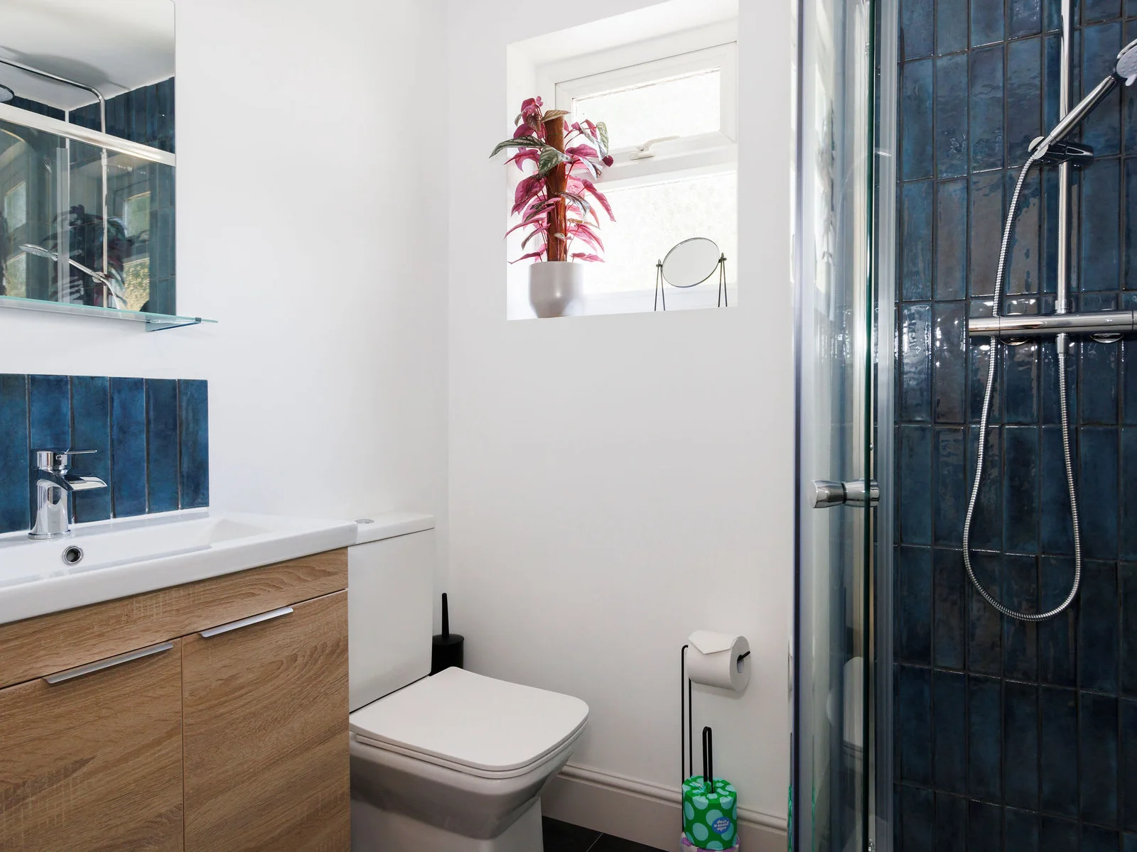 Refresh in this bright and stylish en suite