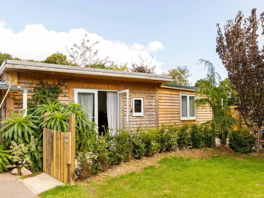 Cosy Cabin Retreat Close to Beaches