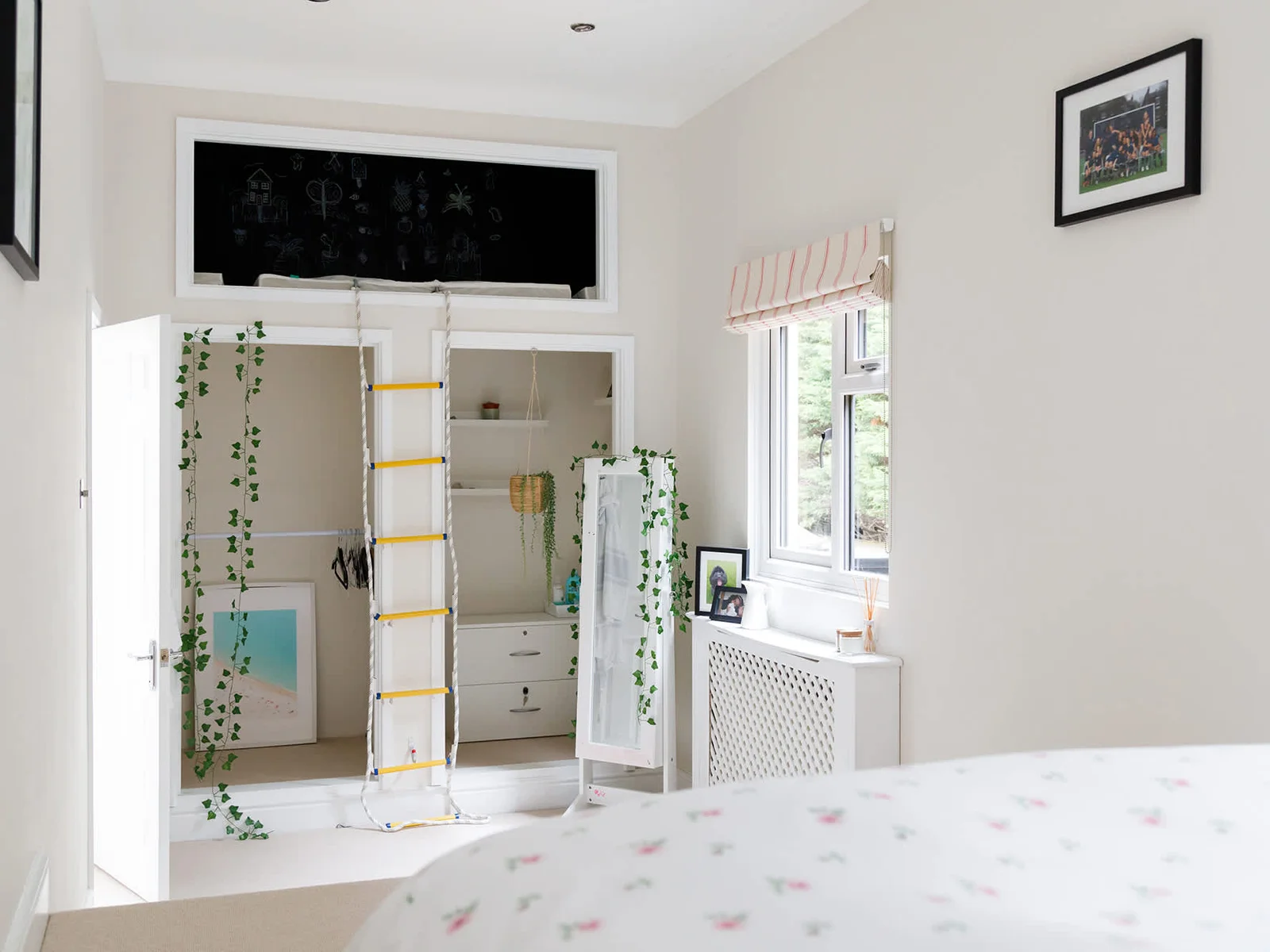 Climb up to the den with this fun ladder and hiding spot!