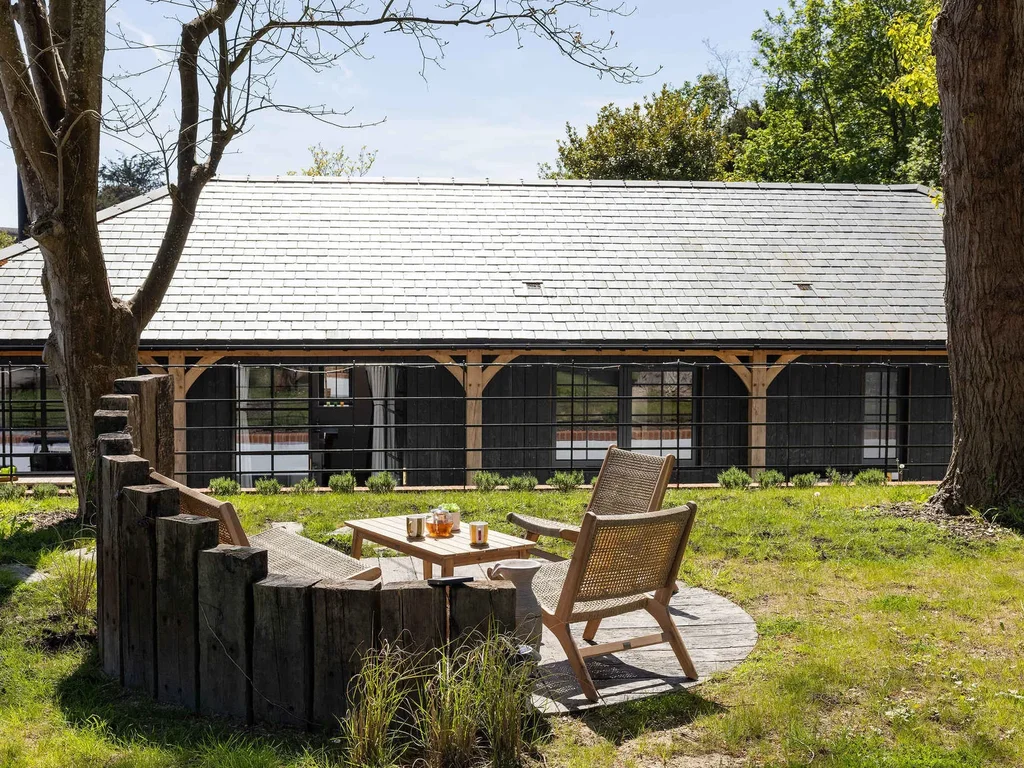 Stylish Rural Lodge Nr Chichester and Goodwood