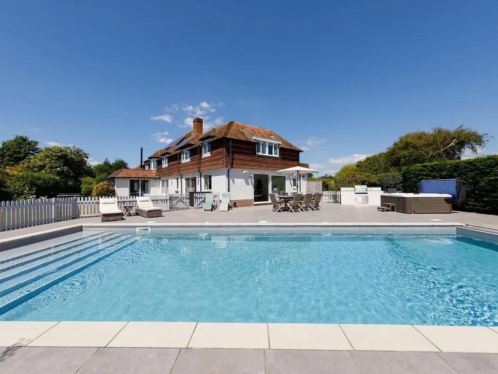 Beach house with pool in West Wittering