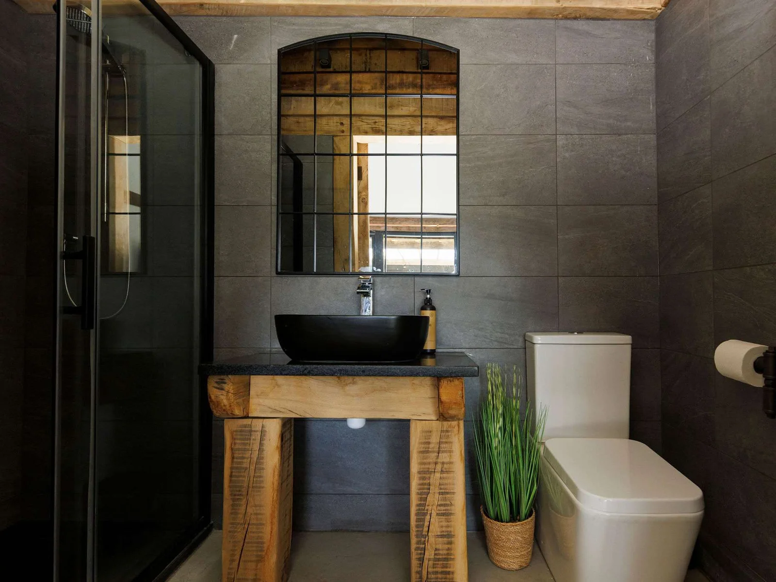 The perfect place to freshen up after a day at the beach or before heading into Chichester for dinner.