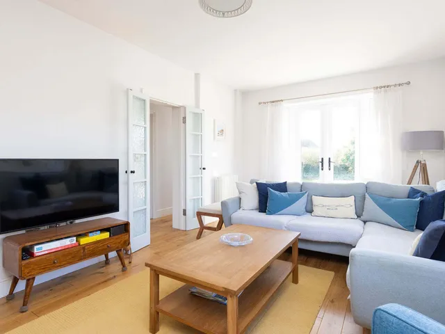 Charming Seaside Cottage – 5-Min Walk to Beach