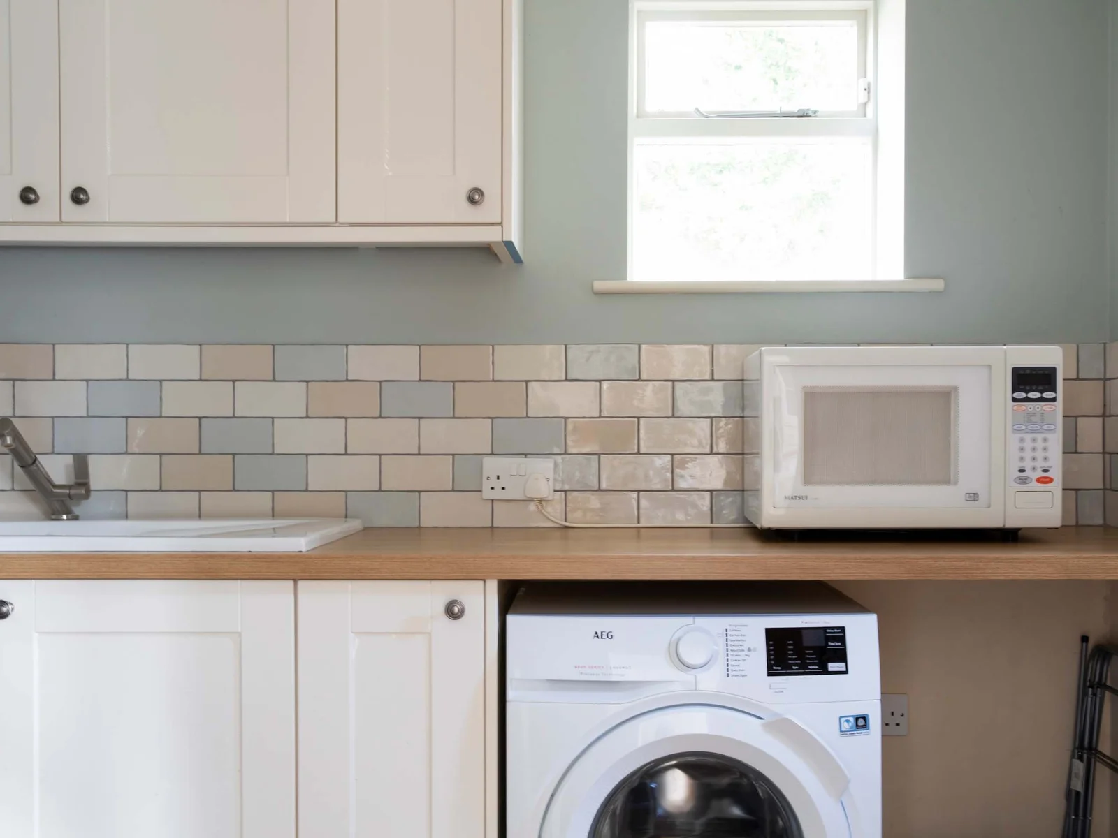 Our handy utility room with butler sink and washing machine