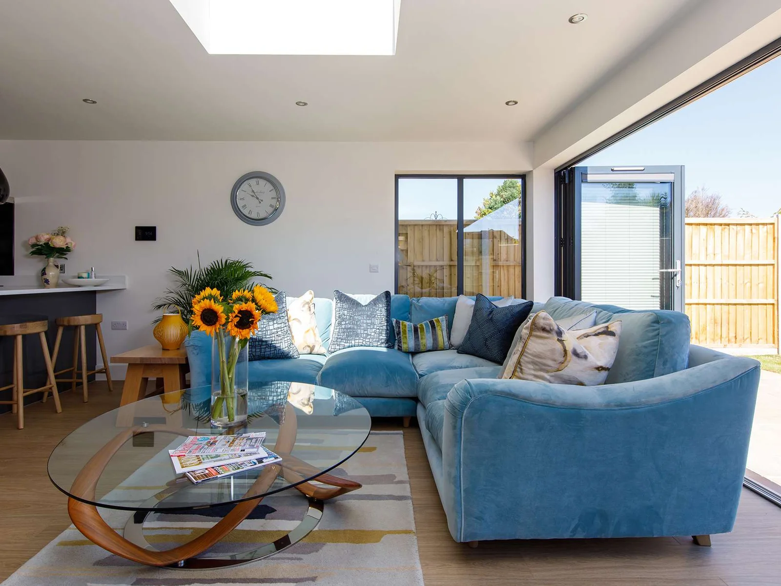 Unwind in the stylish lounge. Sink into the huge sofa and relax!