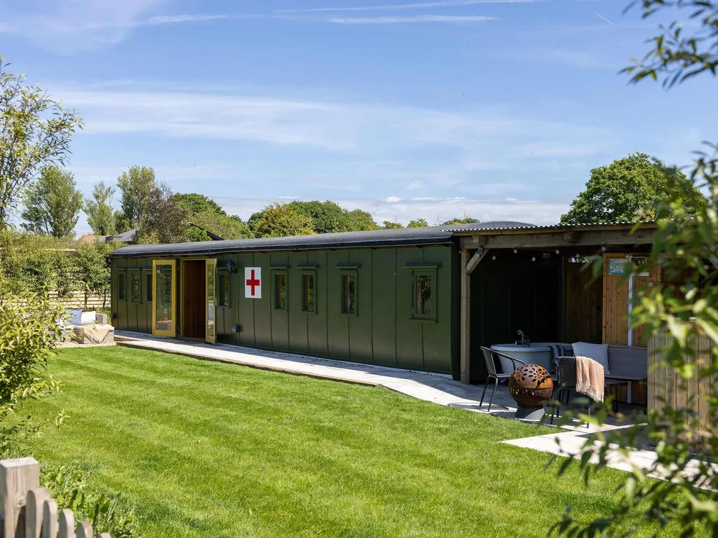 Beautifully Restored WW2 Carriage – Sleeps 6
