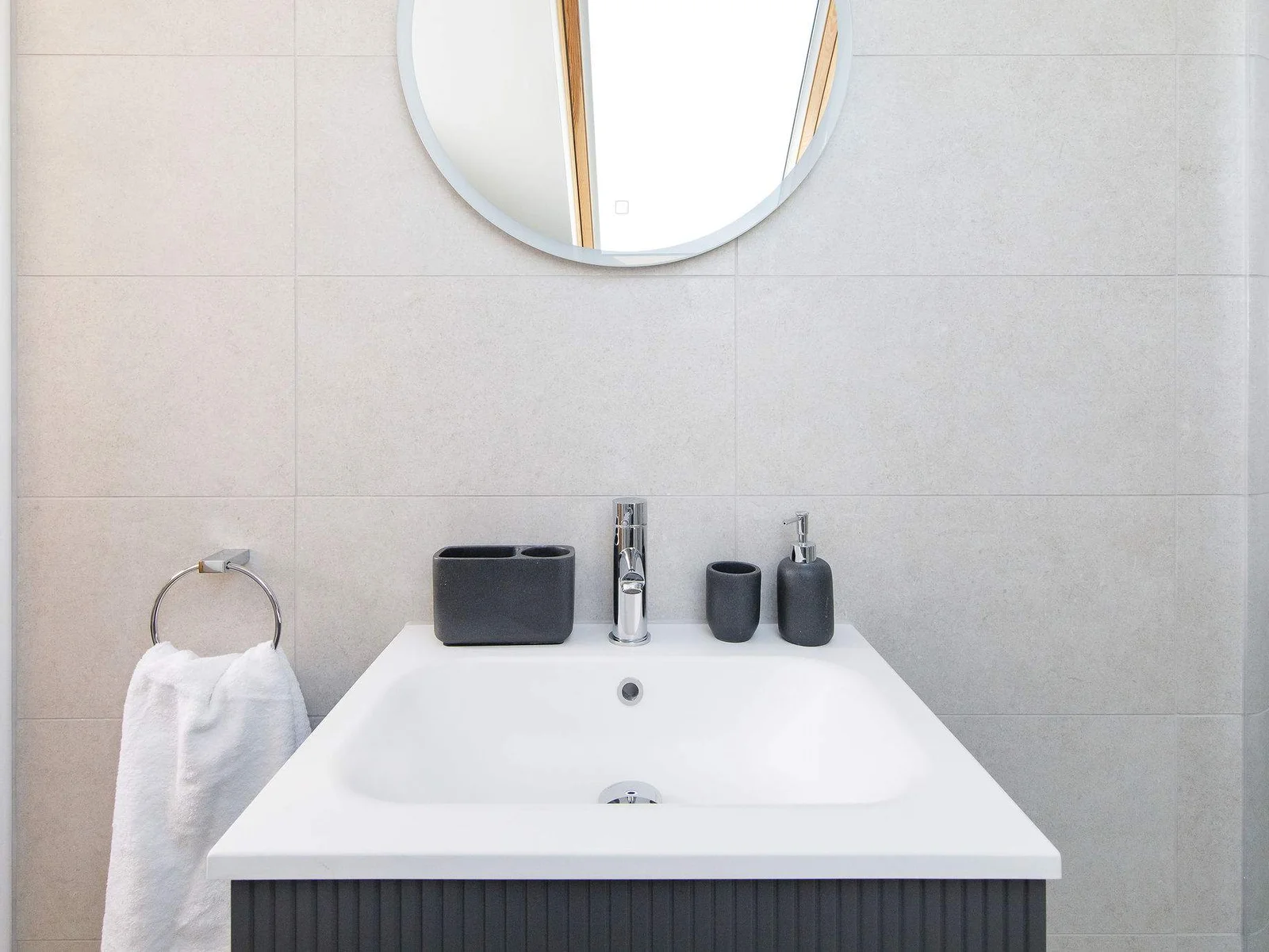 The en-suite sink.