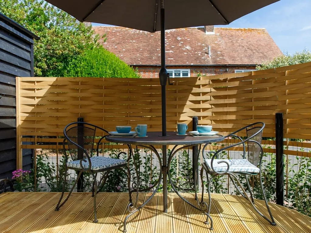 Gorgeous Shepherds Hut – Walk to Beach & Pub