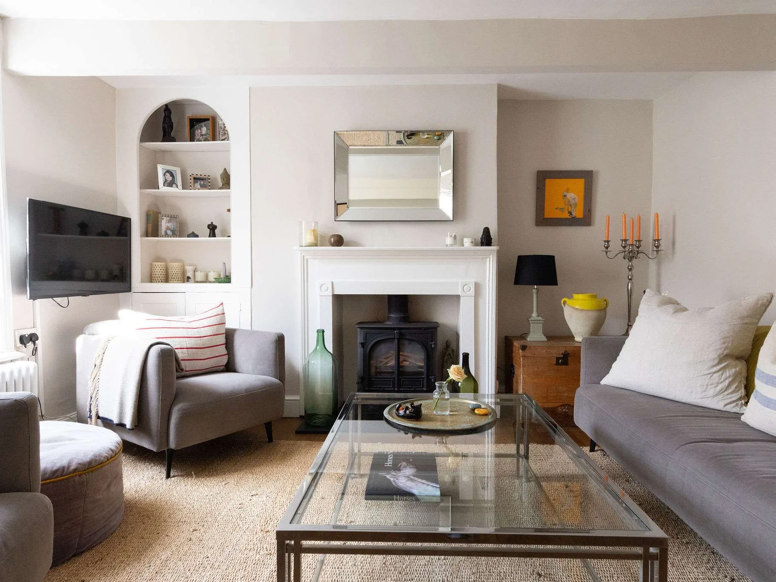 Comfortable living space to unwind together