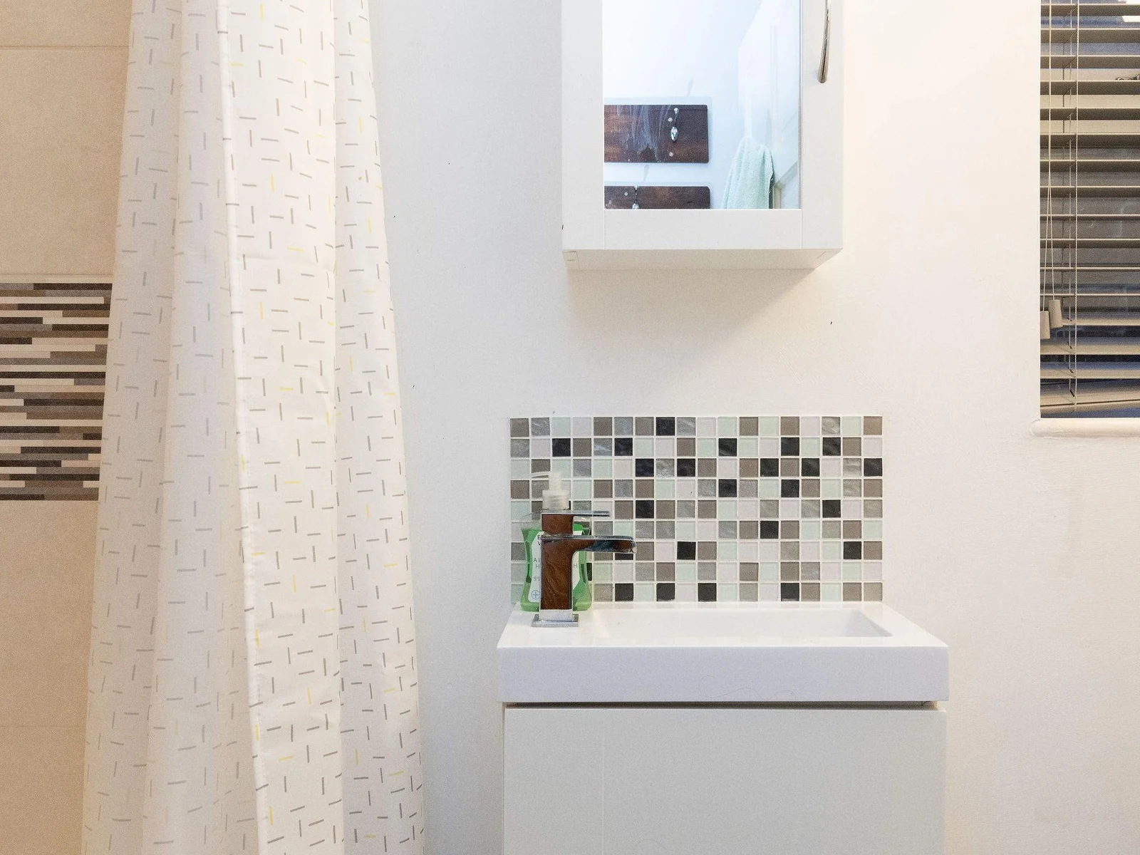 Small sink and mirror